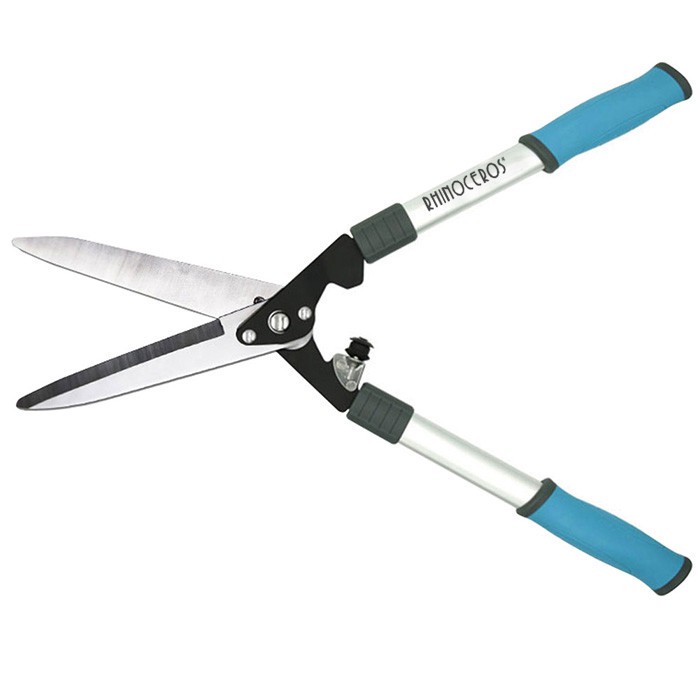 استخدام أدوات الحدائق - مقصات الفروع العالية ومناشير الفروع العالية