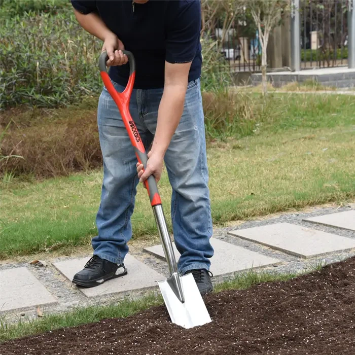 الفولاذ مقابل الكربون: اختيار أدوات الحدائق